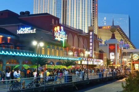 2Br 3Ba Ocean Front Condo On The Boardwalk Cozysuites Atlantic City Esterno foto